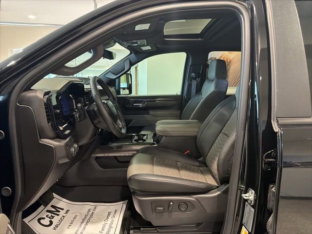 Used 2025 Chevrolet Silverado 2500 ZR2 w/ Technology Package AWD/4WD image 11