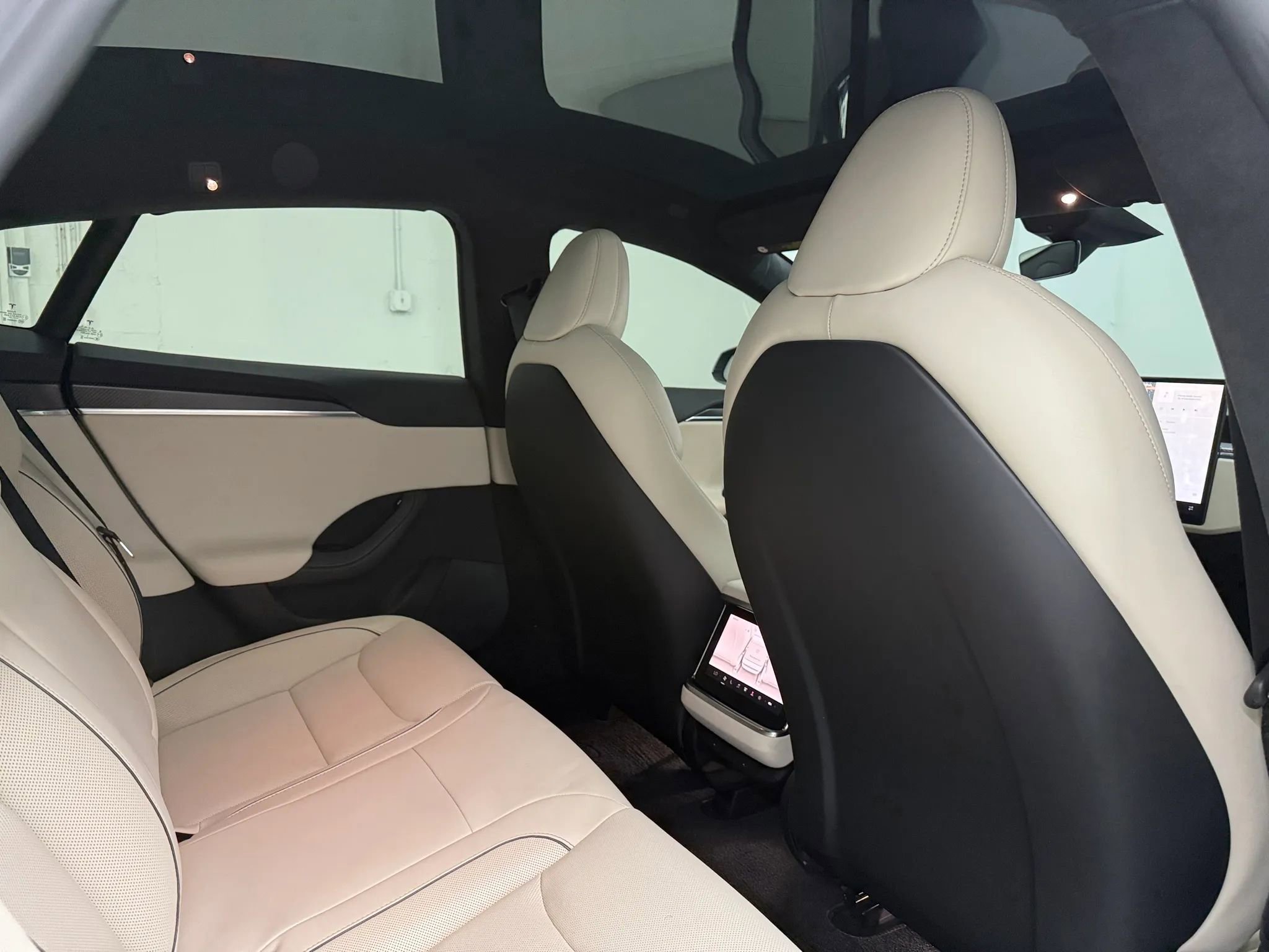 Used 2022 Tesla Model S Plaid image 17