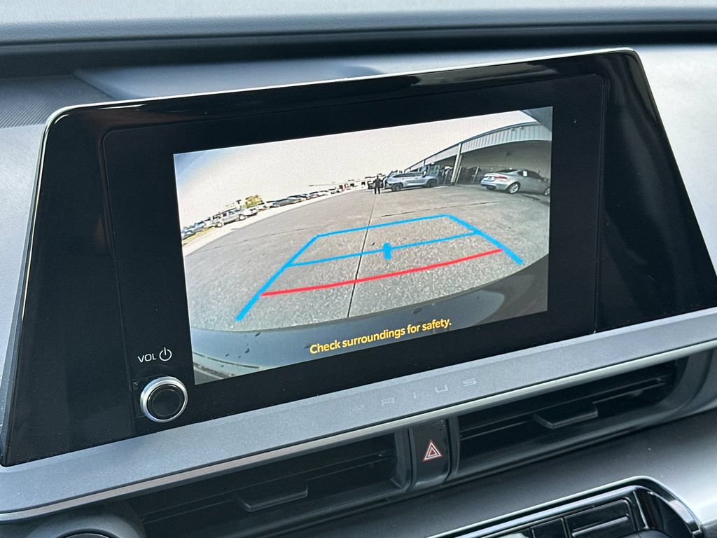 Certified 2025 Toyota Prius LE FWD image 20