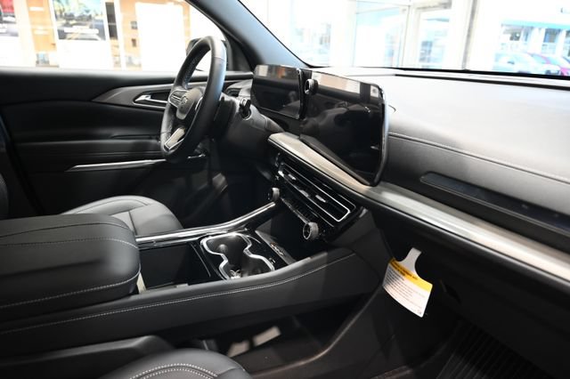 New 2027 Chevrolet Traverse LT w/ Midnight/Sport Edition AWD/4WD image 14