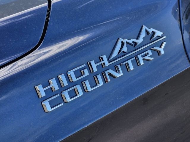 Used 2023 Chevrolet Suburban High Country image 10