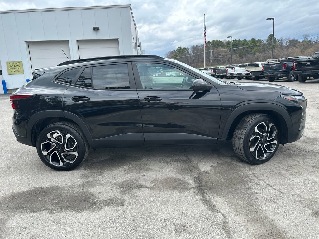 Used 2024 Chevrolet Trax RS w/ Sunroof Package image 6