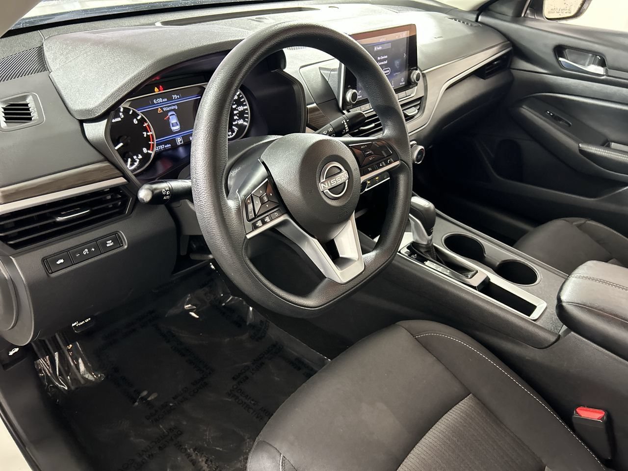 Used 2025 Nissan Altima 2.5 SV FWD image 12