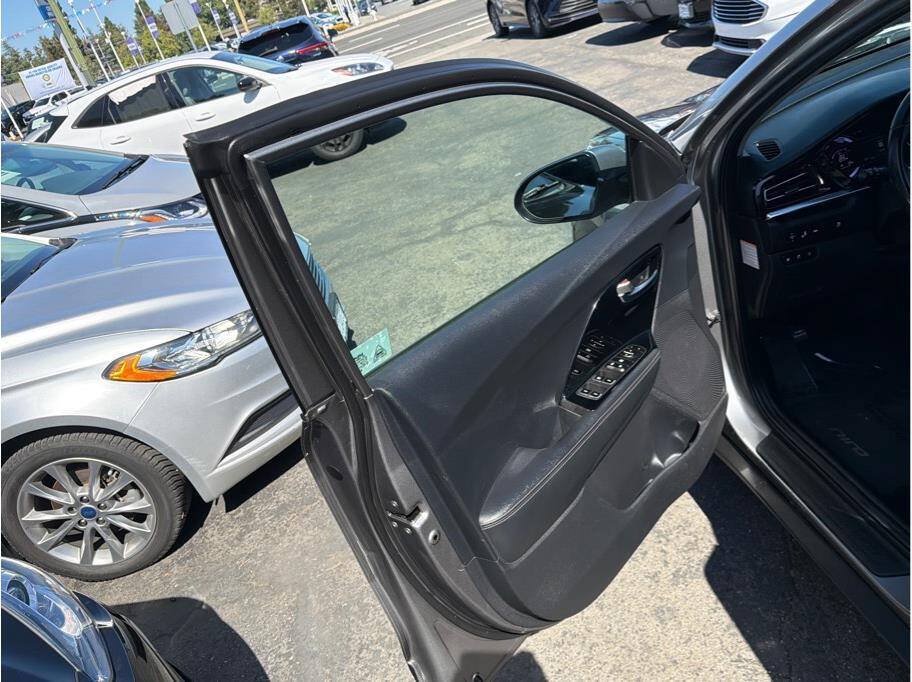 Used 2022 Kia Niro LXS FWD image 15