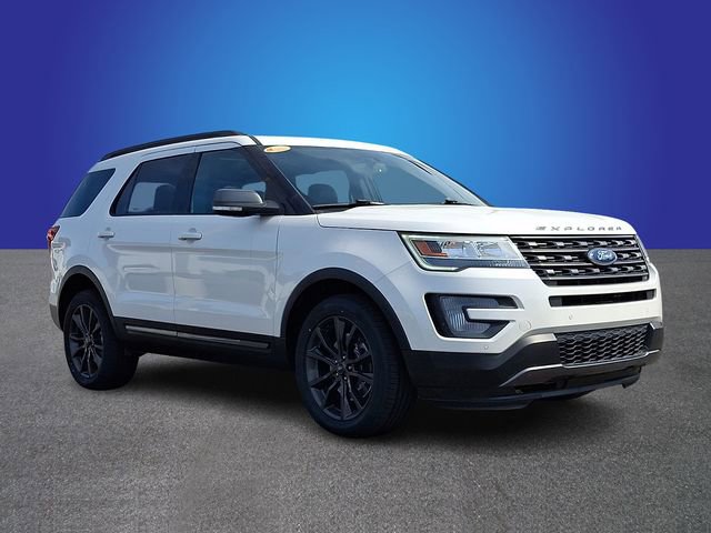 Used 2017 Ford Explorer XLT w/ Equipment Group 202A image 3