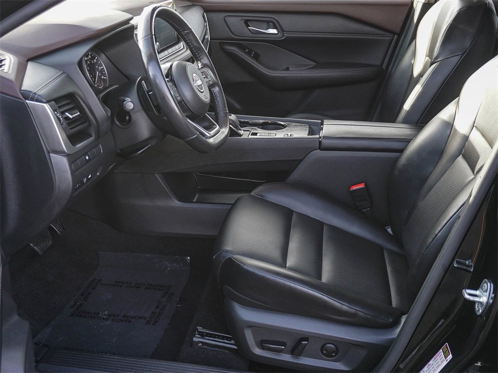 Used 2023 Nissan Rogue SV w/ SV Premium B Package image 16