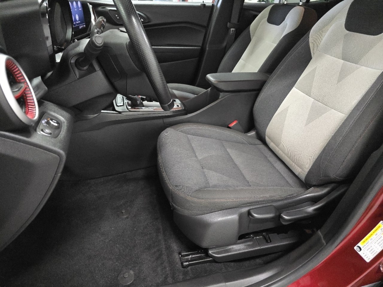 Used 2024 Chevrolet Trax RS FWD image 22