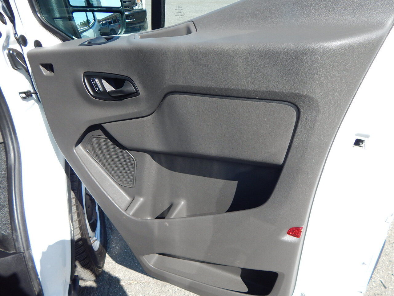 Used 2025 Ford Transit 250 148 Medium Roof RWD image 21