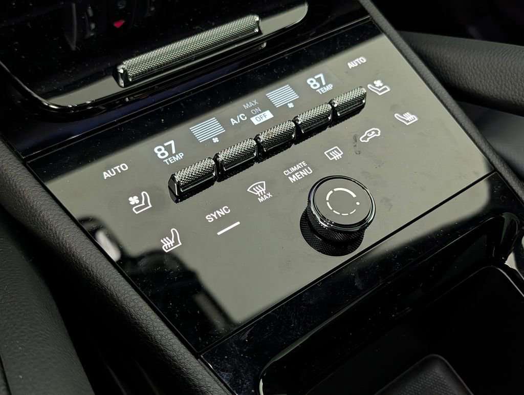 Certified 2025 Porsche Cayenne Coupe image 33