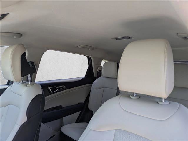 Used 2025 Kia Sportage EX AWD/4WD image 4