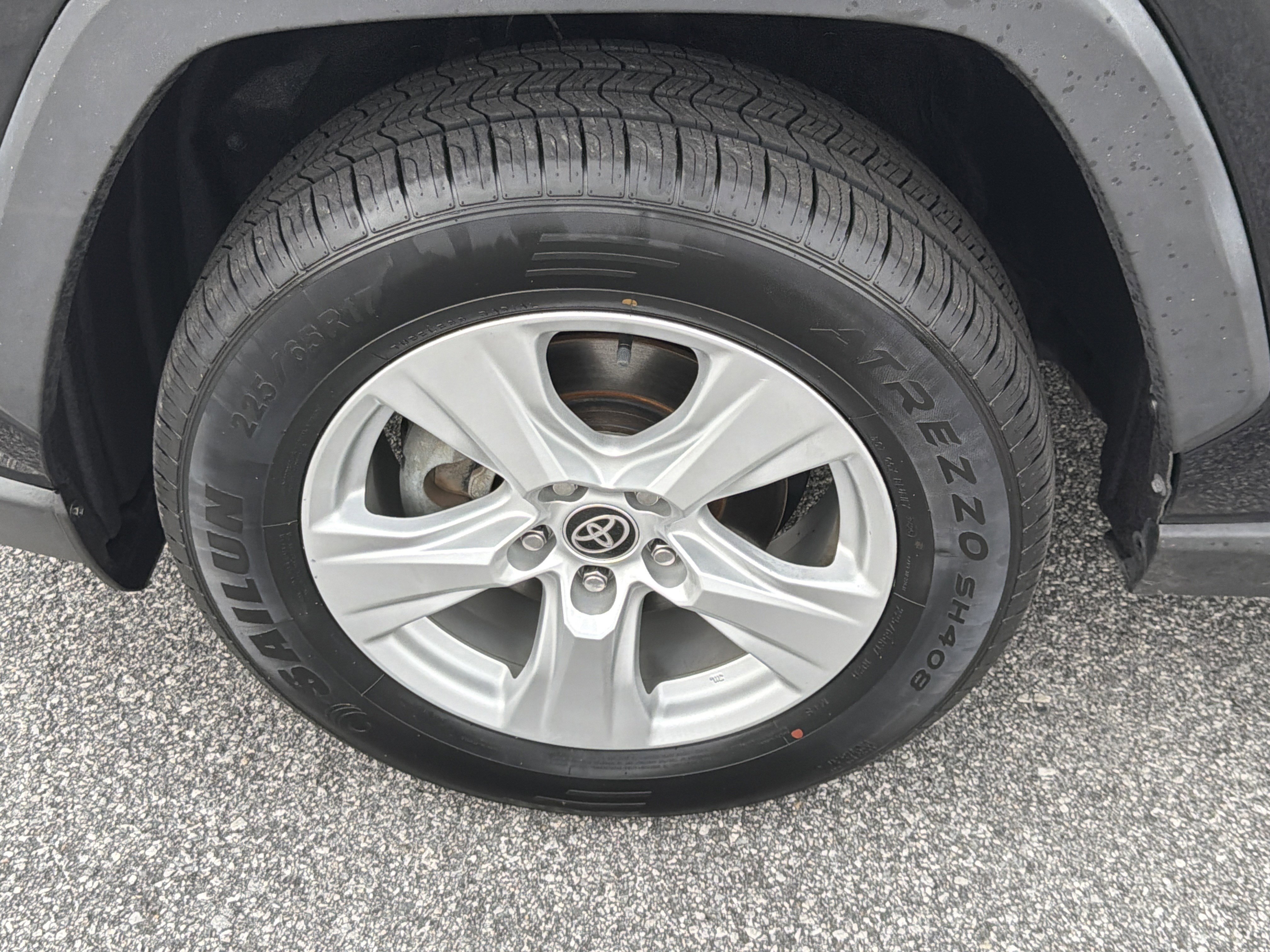 Used 2021 Toyota RAV4 XLE w/ Convenience Package image 23