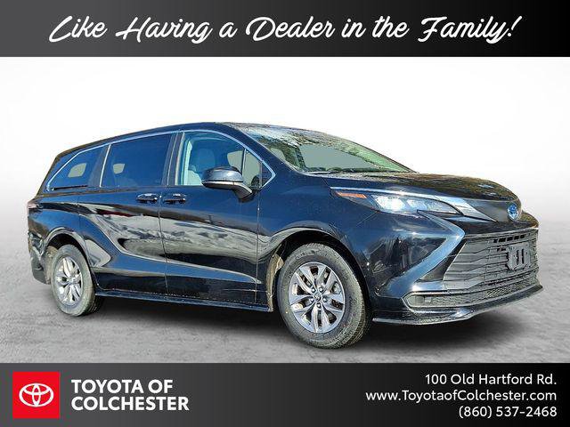 Certified 2024 Toyota Sienna LE image 1