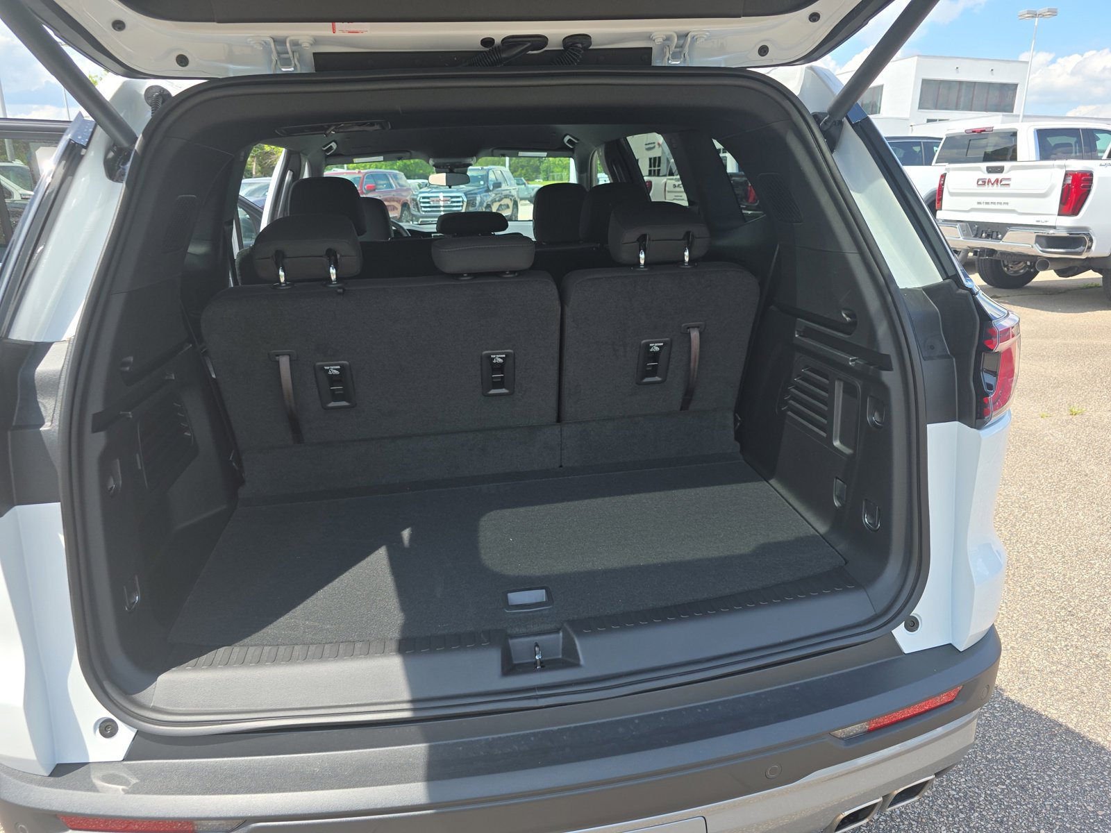 New 2025 GMC Acadia Elevation image 13