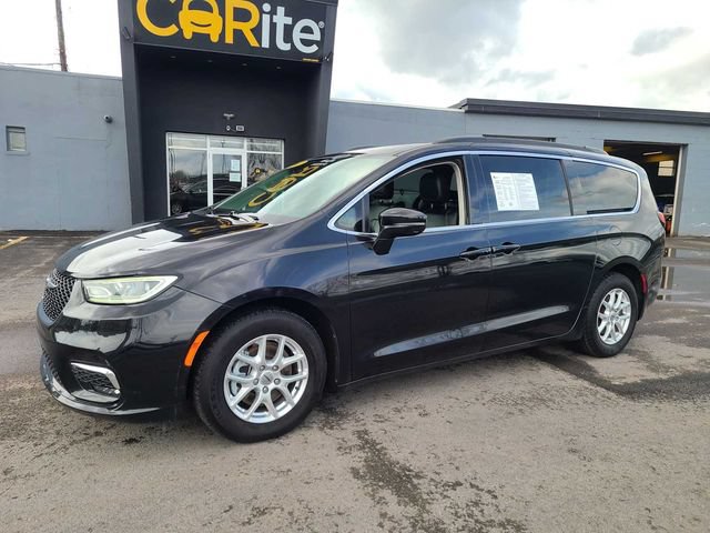 Used 2022 Chrysler Pacifica Touring-L FWD image 2