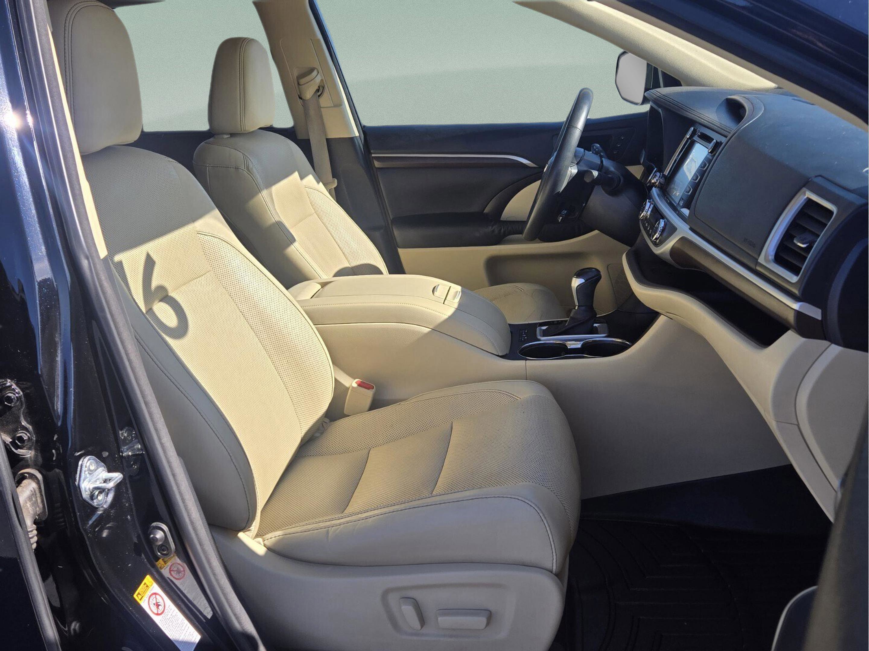 Used 2016 Toyota Highlander Limited Platinum image 13