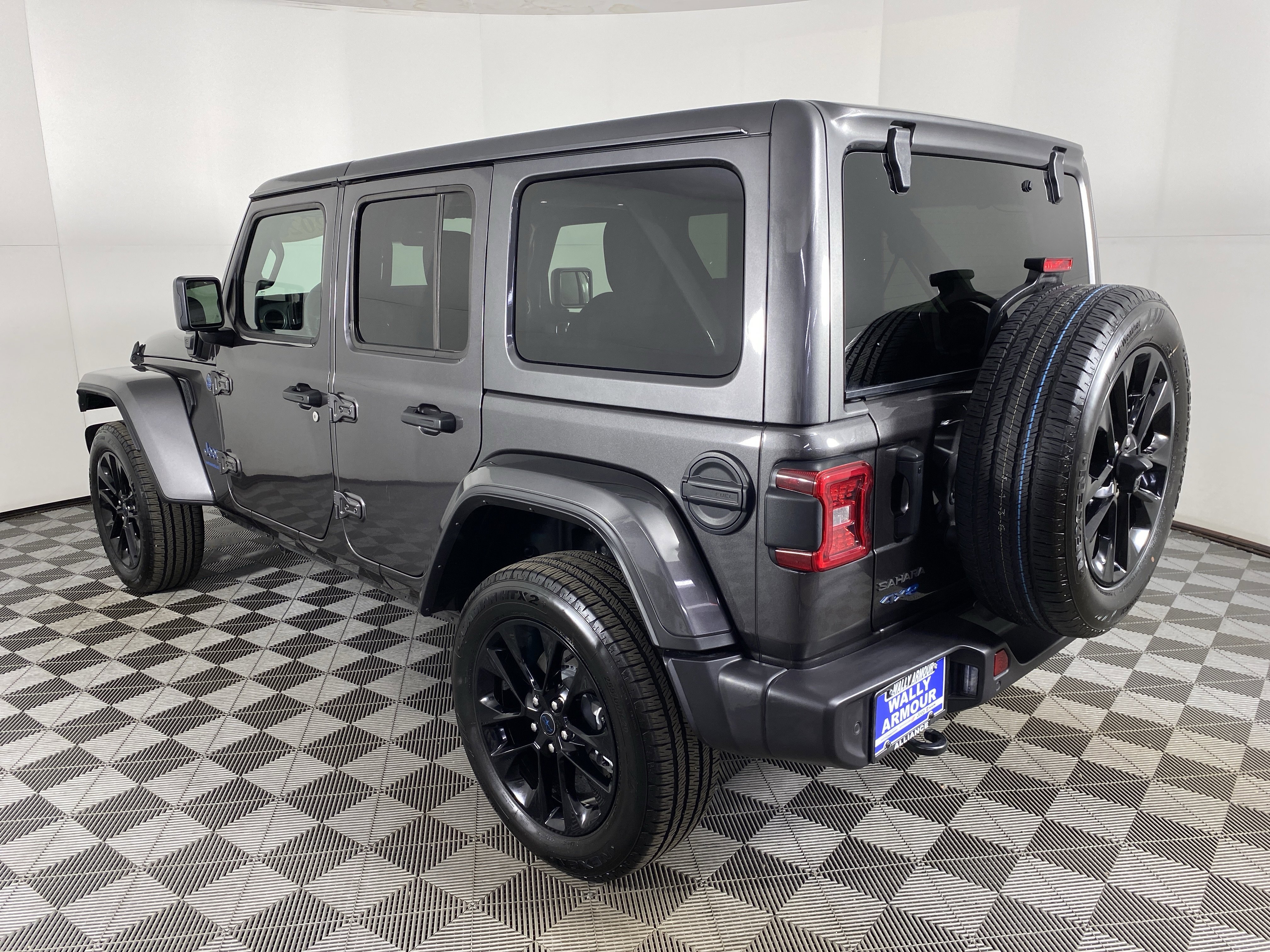 Used 2025 Jeep Wrangler Sahara w/ Safety Group image 9