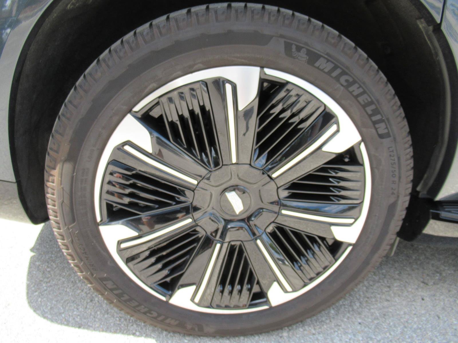 Certified 2026 Cadillac Escalade IQ Sport 2 AWD/4WD image 9