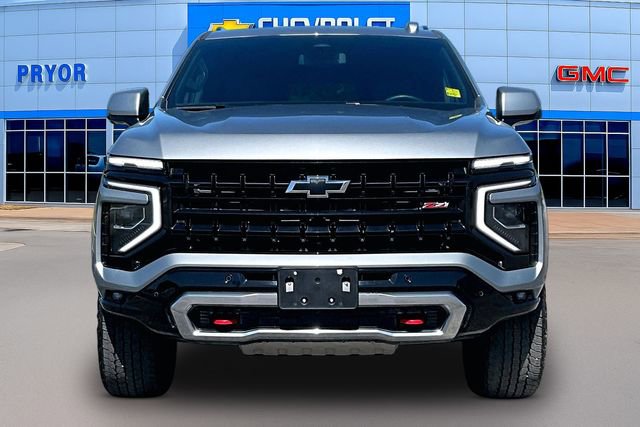 Used 2025 Chevrolet Suburban Z71 AWD/4WD image 2