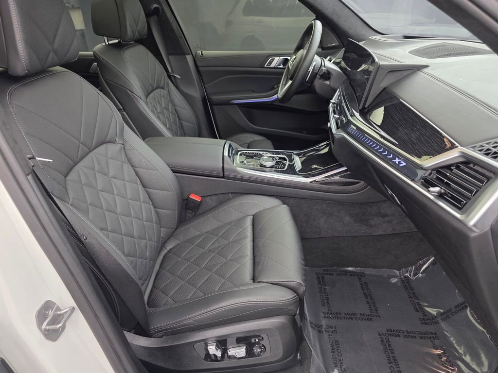 Used 2024 BMW X7 xDrive40i w/ M Sport Package image 30