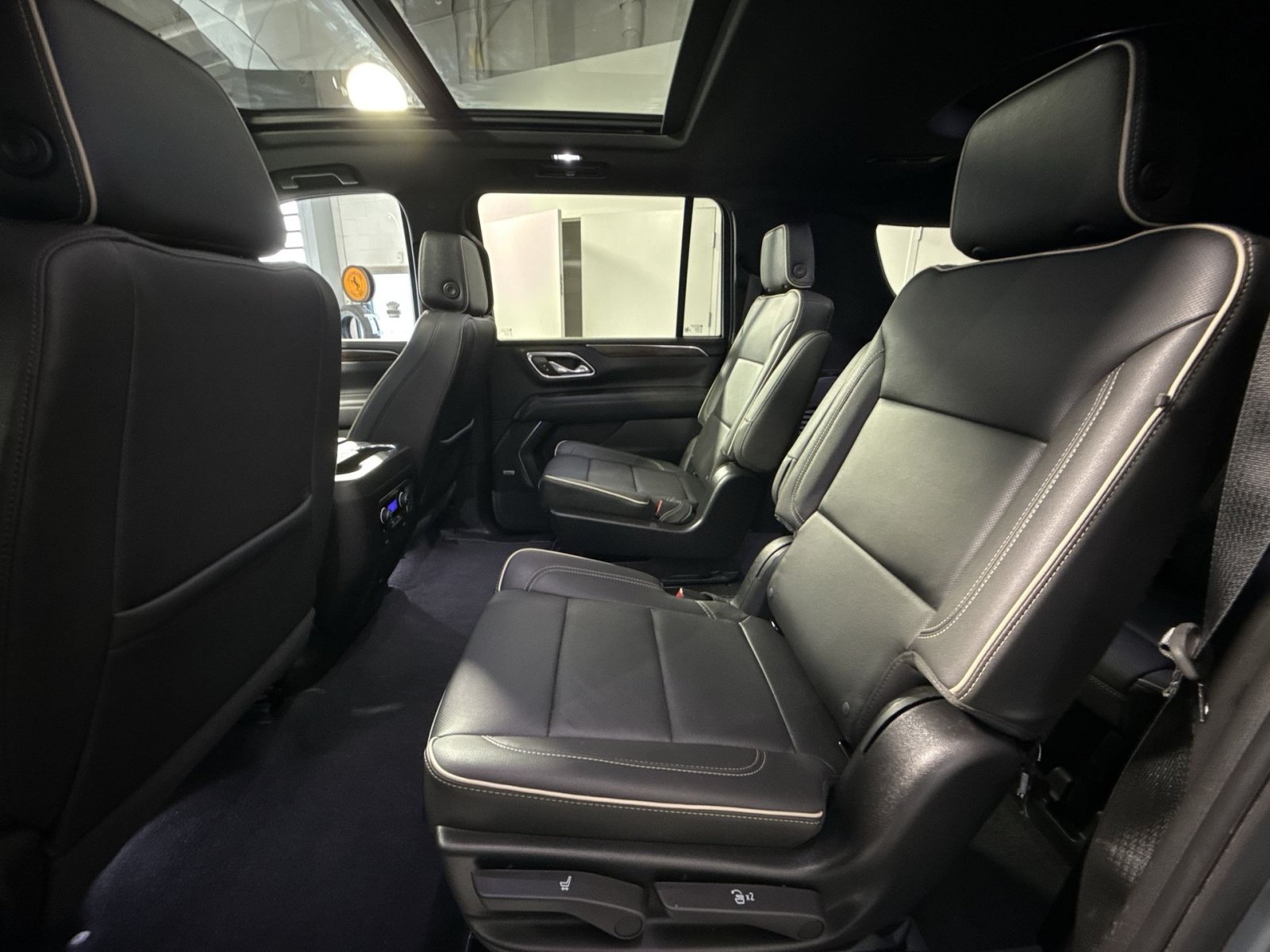 Used 2024 Chevrolet Suburban Premier AWD/4WD image 26