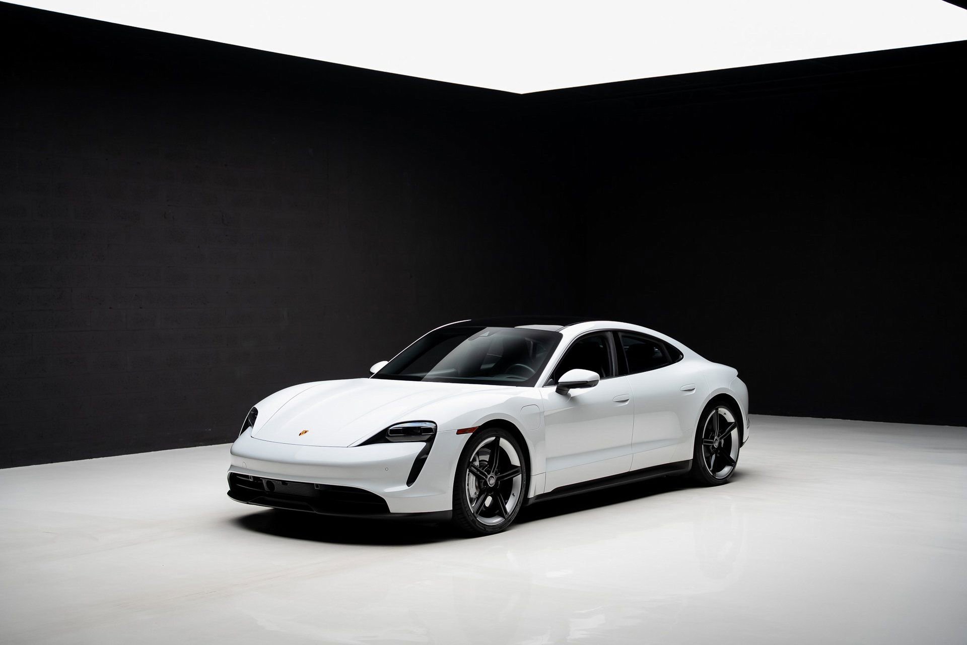 Used 2022 Porsche Taycan image 4