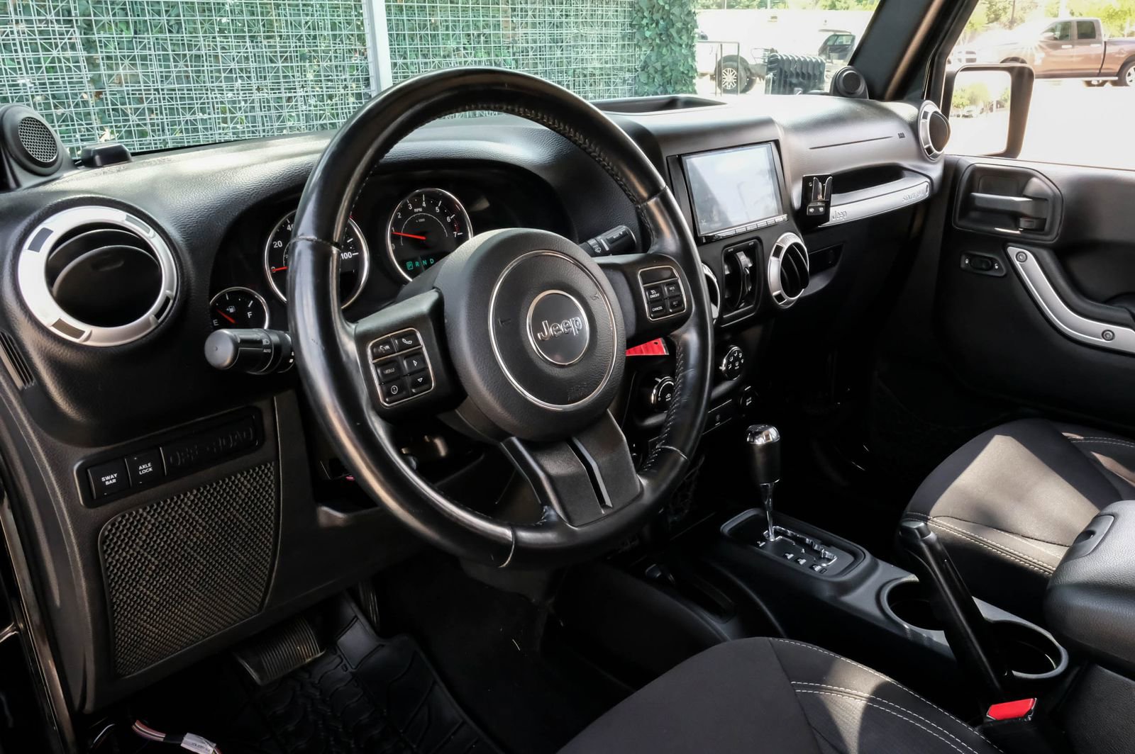 Used 2013 Jeep Wrangler Unlimited Rubicon w/ Connectivity Group AWD/4WD image 3