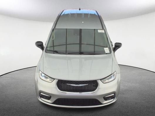 Used 2024 Chrysler Pacifica Touring-L FWD image 2