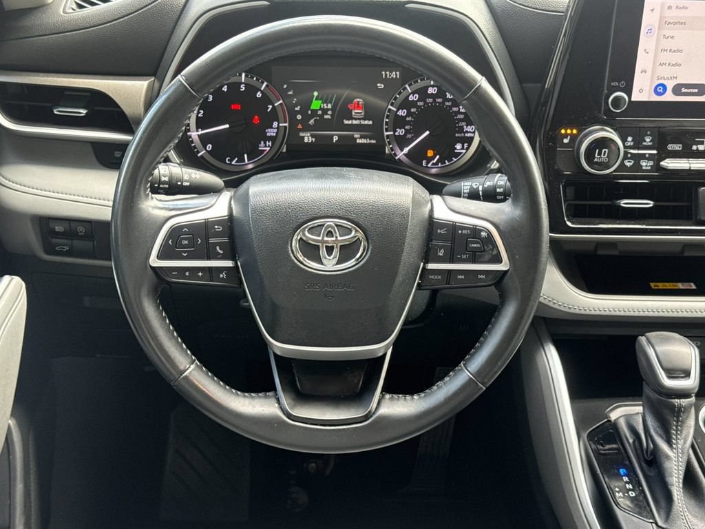 Used 2023 Toyota Highlander XLE FWD image 13