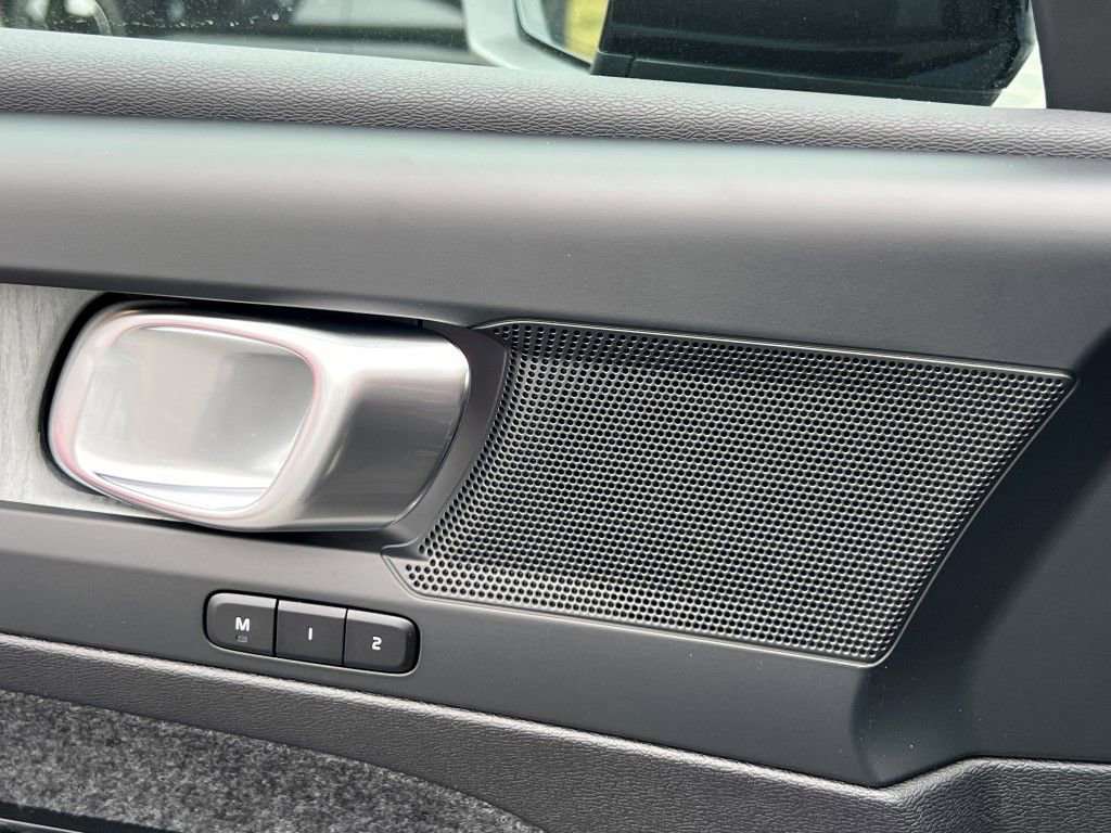 New 2026 Volvo EX40 Plus w/ Protection Package Premier image 28