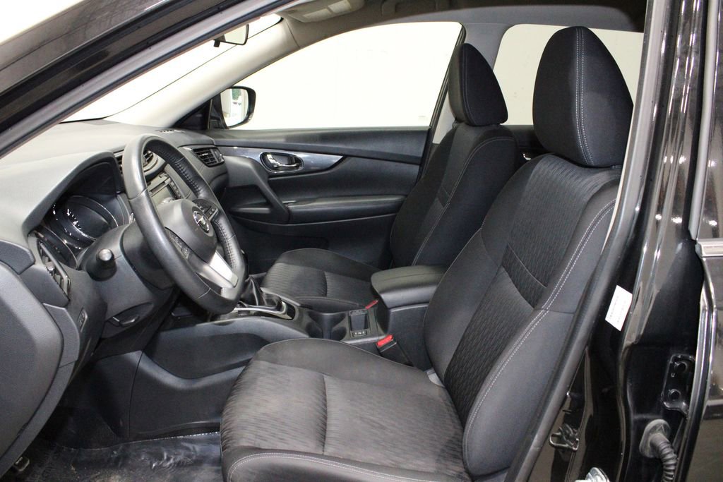 Used 2020 Nissan Rogue SV image 10