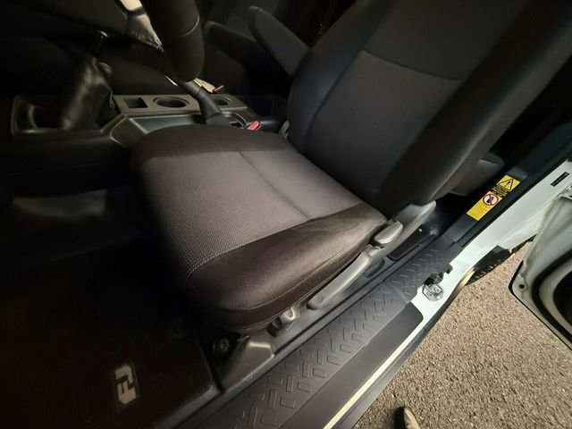 Used 2011 Toyota FJ Cruiser 4WD image 22