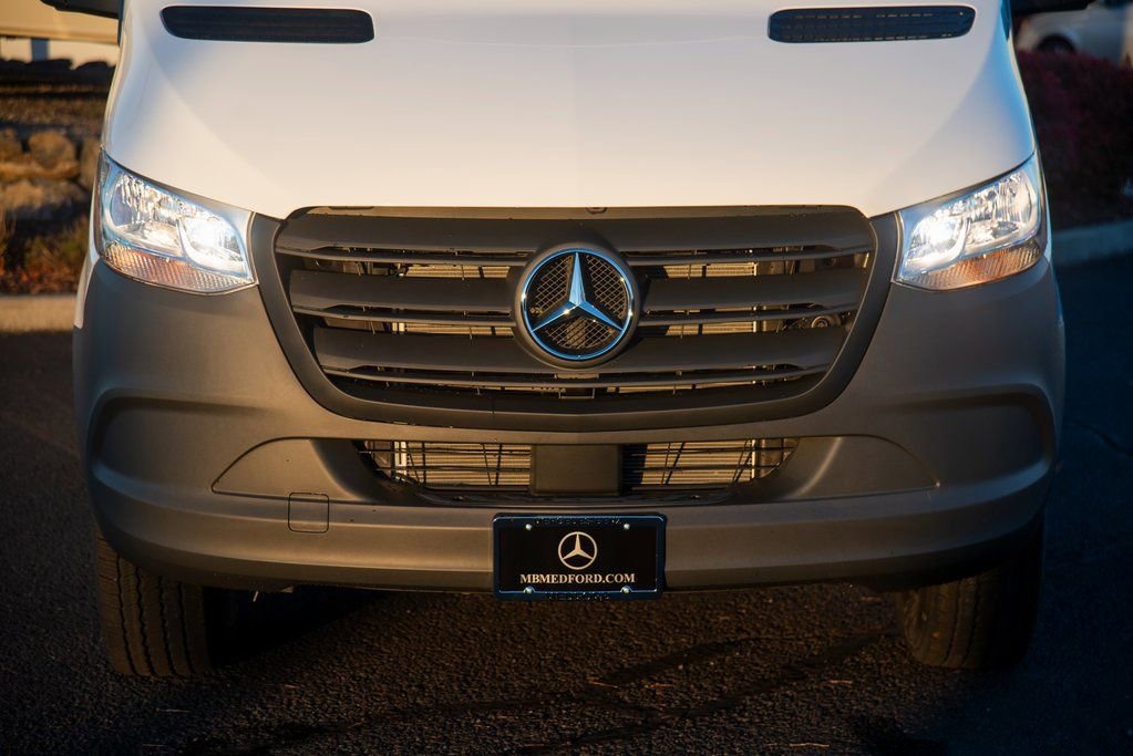 Used 2025 Mercedes-Benz Sprinter 2500 image 12