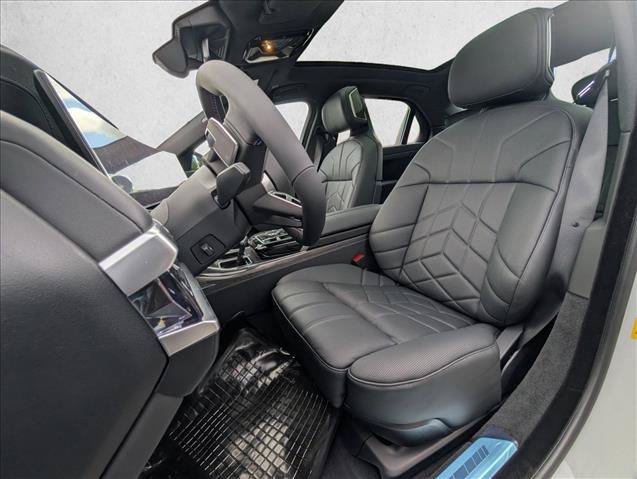 New 2026 BMW i7 M70 w/ Executive Package AWD/4WD image 3
