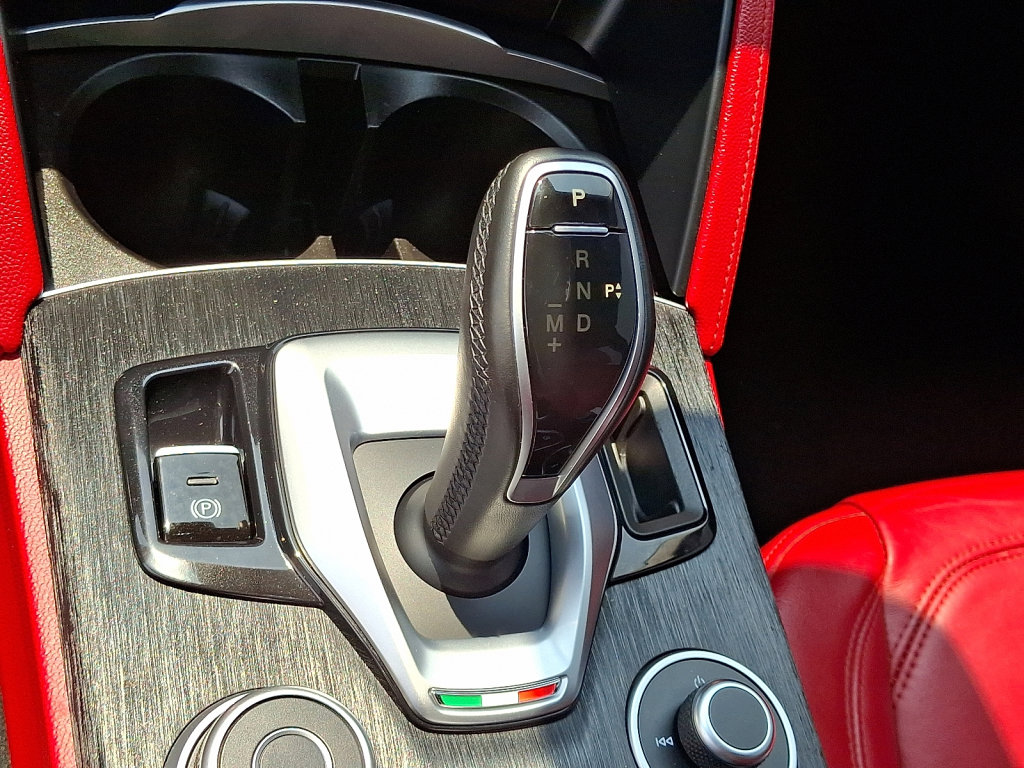 Used 2020 Alfa Romeo Stelvio image 30