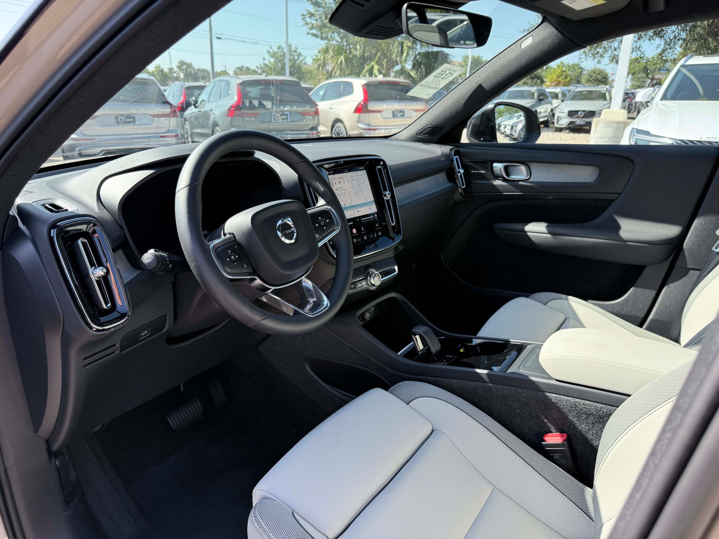 Certified 2025 Volvo EX40 Ultra AWD/4WD image 9