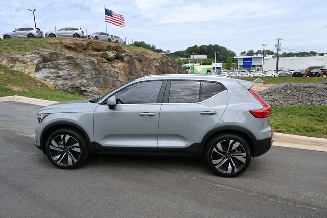 Used 2024 Volvo XC40 B5 Plus w/ Protection Package Premier AWD/4WD image 11