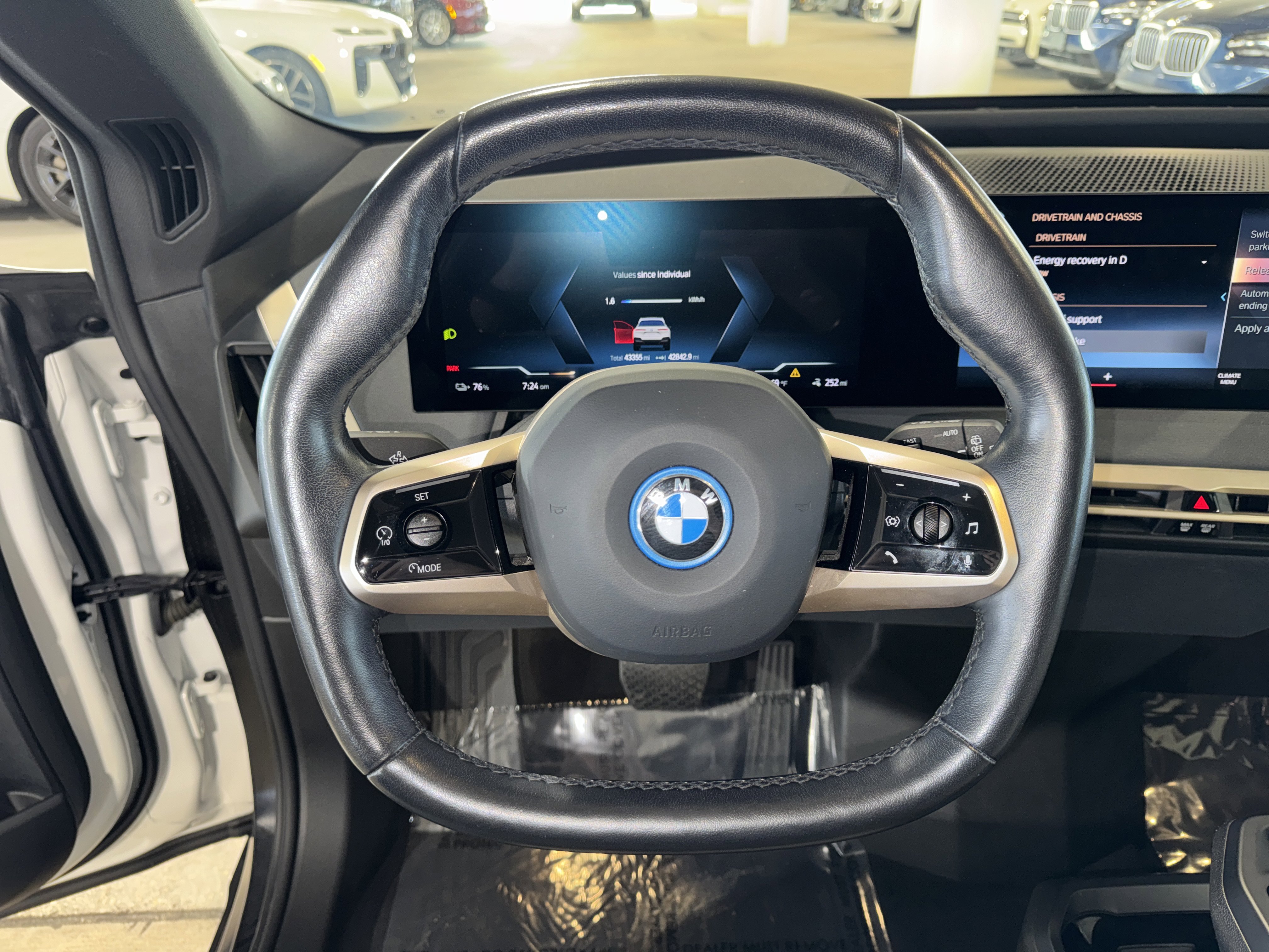 Used 2023 BMW iX xDrive50 AWD/4WD image 21