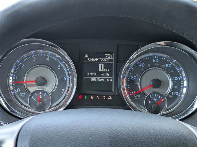 Used 2016 Chrysler Town & Country Touring-L FWD image 35