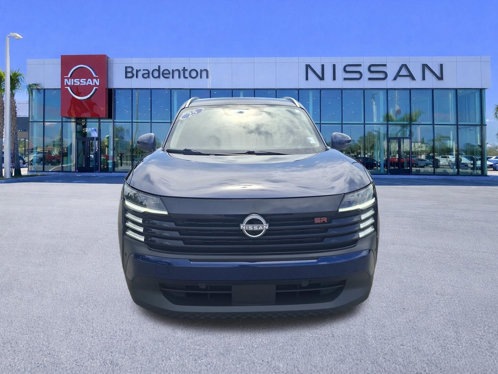 Certified 2025 Nissan Kicks SR FWD image 2