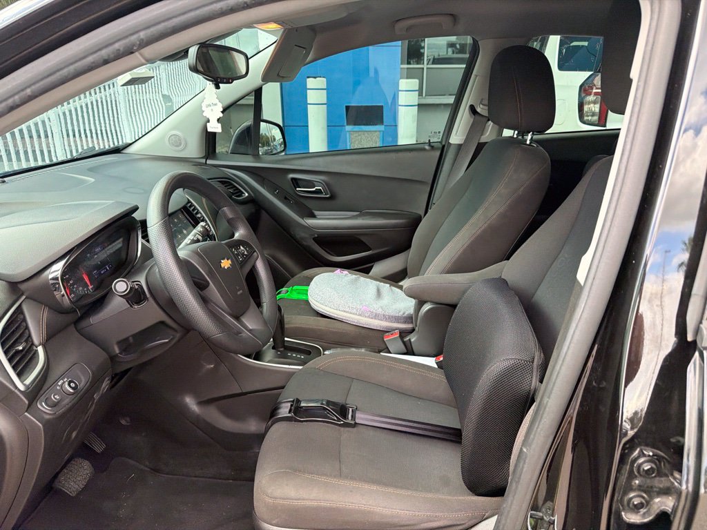 Used 2020 Chevrolet Trax LS FWD image 16