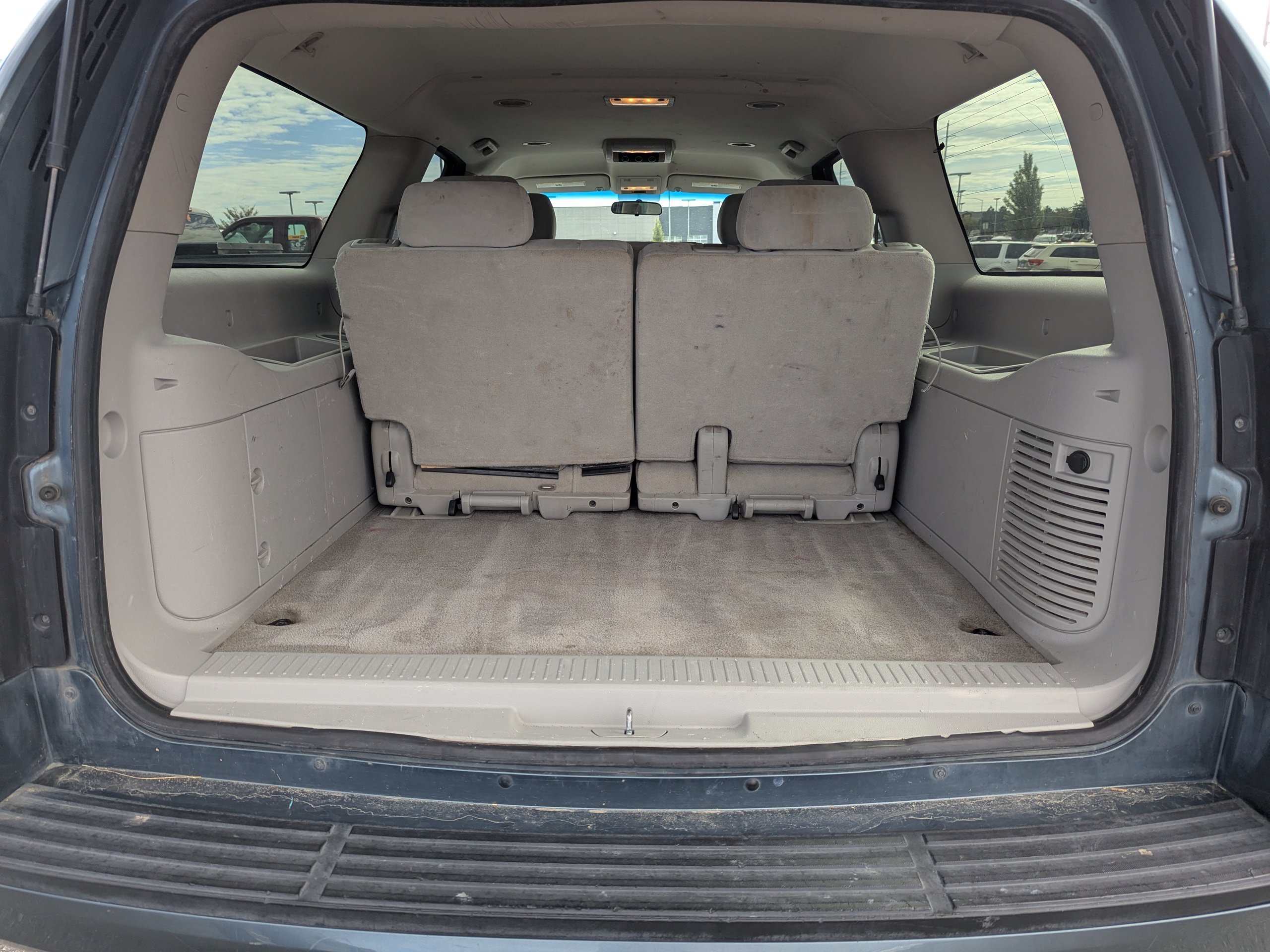 Used 2009 Chevrolet Suburban 2500 LS w/ Skid Plate Package AWD/4WD image 30