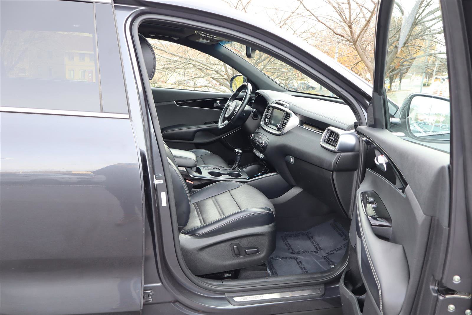 Used 2018 Kia Sorento SX image 30