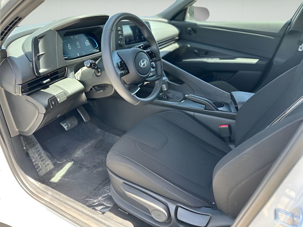 Used 2025 Hyundai Elantra Sport image 19