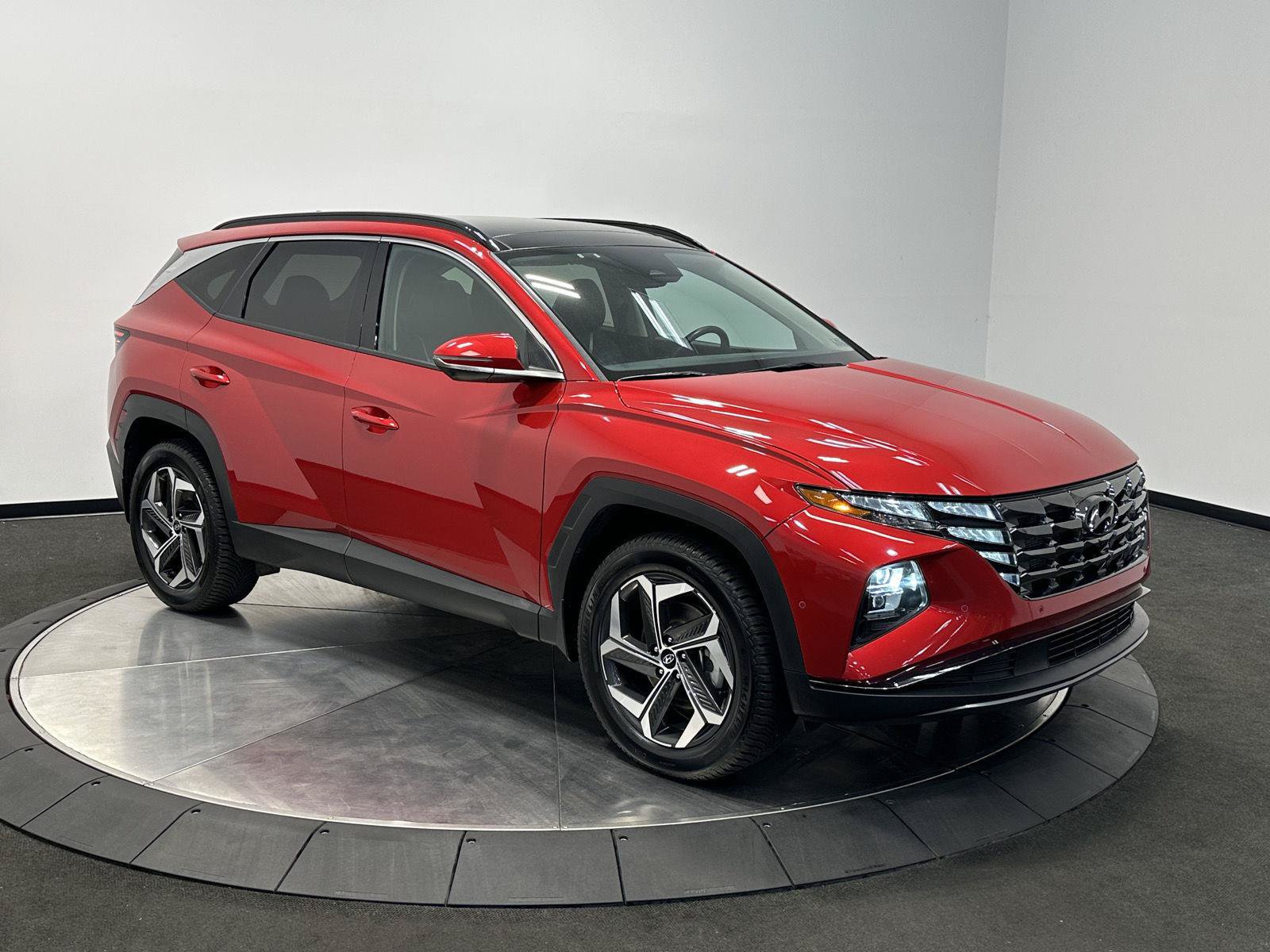 Used 2022 Hyundai Tucson Limited AWD/4WD image 2