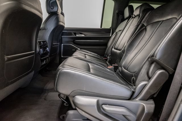 Certified 2024 Jeep Wagoneer L Series II w/ Flexible Seating Group AWD/4WD image 31