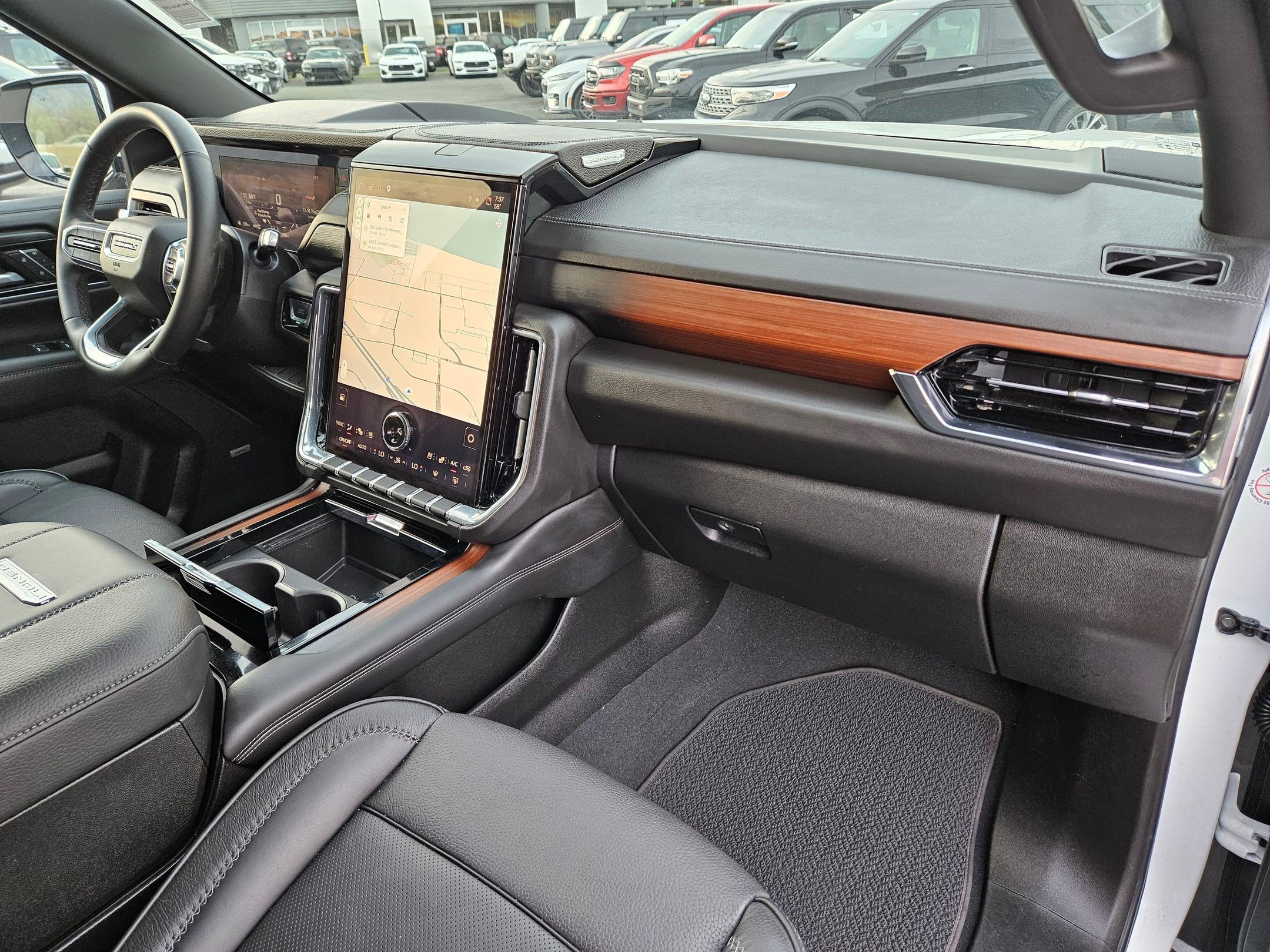 Used 2025 GMC Yukon Denali image 35