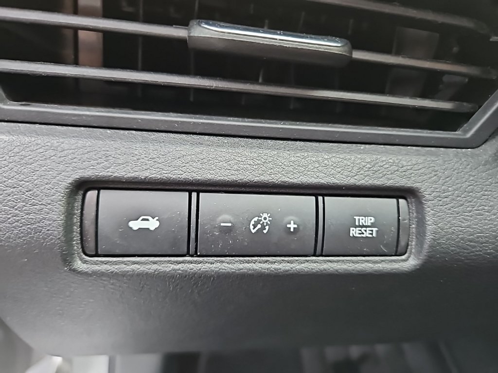 Used 2024 Nissan Altima 2.5 SV FWD image 11
