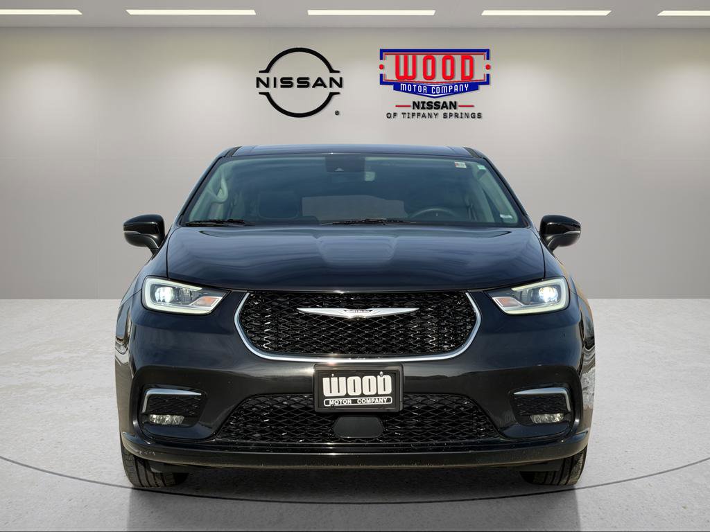 Used 2023 Chrysler Pacifica Touring-L image 8