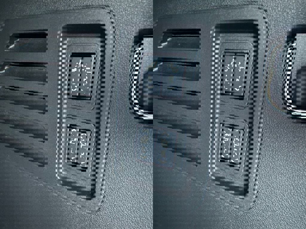 Used 2025 GMC Acadia Denali w/ Super Cruise Package image 26