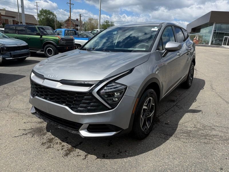 Certified 2025 Kia Sportage LX image 3